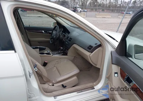 2011 Mercedes-Benz C 300 Luxury/Sport из США, поврежденный, VIN WDDGF5EB1BA468679